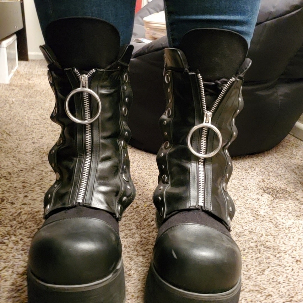 Demomia boots size 11